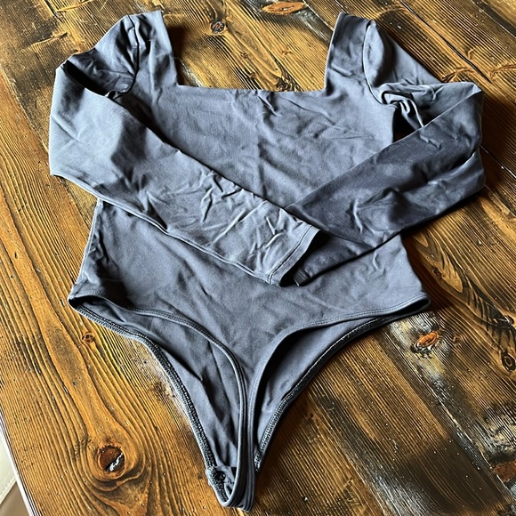 Babaton Long Sleeve Bodysuit - Picture 3 of 4